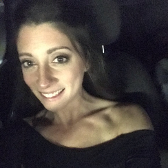 HEY POSHERS!! - Picture 2 of 3